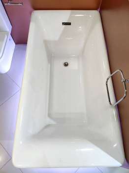 Акриловая отдельностоящая ванна ABBER AB9221. Фото