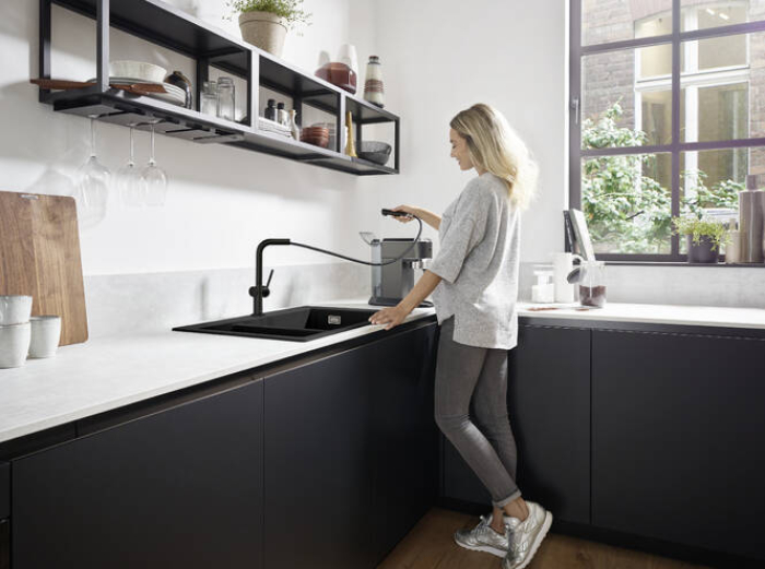 Кухонный смеситель однорычажный, 270, с вытяжным изливом, 1jet, sBox Hansgrohe 72809670, матовый черный. Фото
